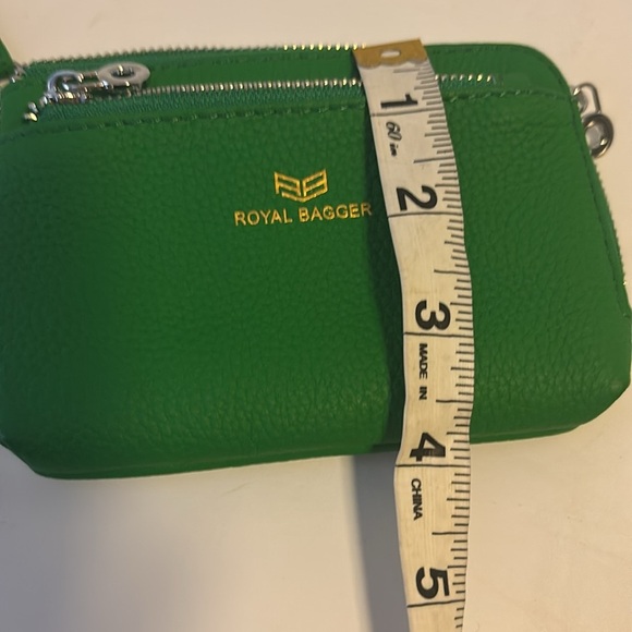 GREEN LEATHER ROYAL BAGGER COIN PURSE WITH WRISTLET STRSP SILVER HARDWARE - Picture 6 of 6